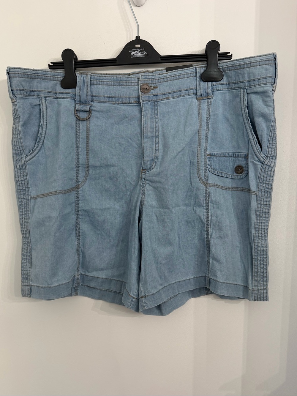 Macy’s Light Wash Denim Utility Cargo Shorts – Size 18 – Tummy Control